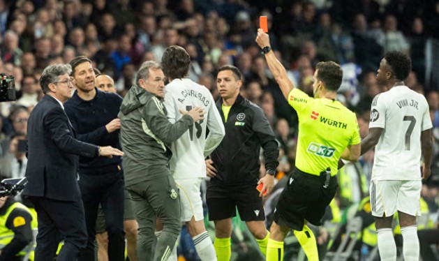 开云入口-皇马3人染红！裁判报告曝光，2人或被禁赛2场，遭卡瓦哈尔嘲讽