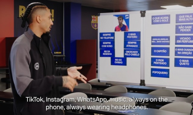 开云体育官网-毕竟18岁！拉菲尼亚：亚马尔玩手机到很晚才睡，总花几小时搞发型