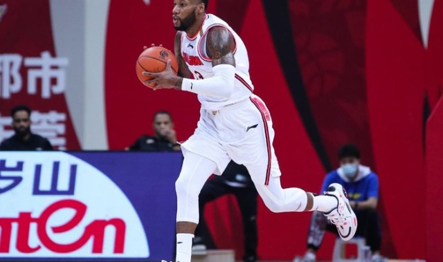 拒绝退役！广东三冠功勋外援渴望重返CBA，上赛季曾狂砍36+11+11