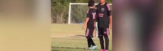 开云下载-太像了！梅西小儿子西罗提前观察+过人+连续扣球+破门一气呵成