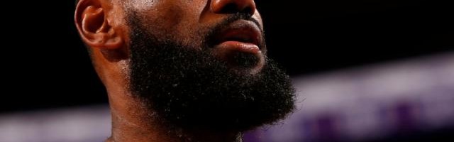 开云体育官网-全明星正赛即将揭幕 詹姆斯还将斩获多少纪录？